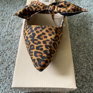 New Women’s 8.5 fits a size 8 shoe size foot leopard mule